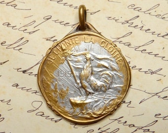 Rooster 1915, WWI French Patriotic Medal. Pendant by Roty.