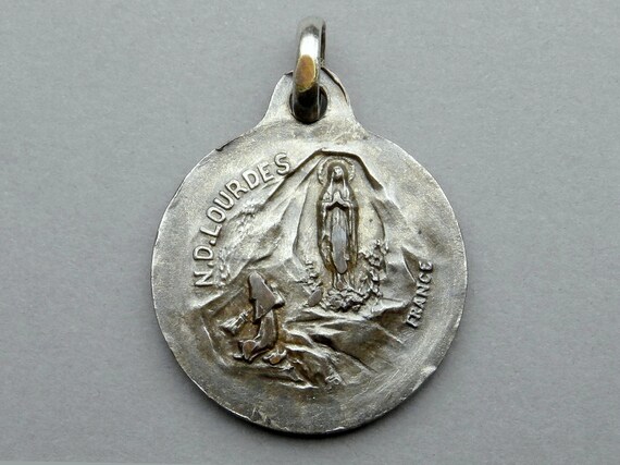 Saint Virgin Mary. Antique Religious Large Pendan… - image 4