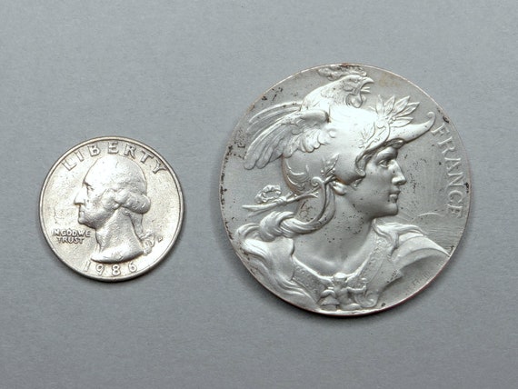 Woman. Female, Marianne. Vintage Large Medal. 198… - image 3