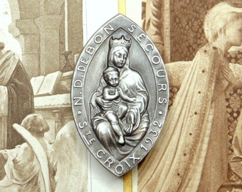 Nostra Signora di Bon Secours. Santa Vergine Maria. Spilla religiosa antica. Medaglia ricordo di viaggio.