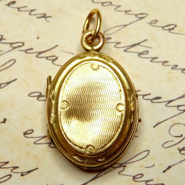 Reliquary for Photo. Antique Pendant. Gold Plating Jewelry, Medal.