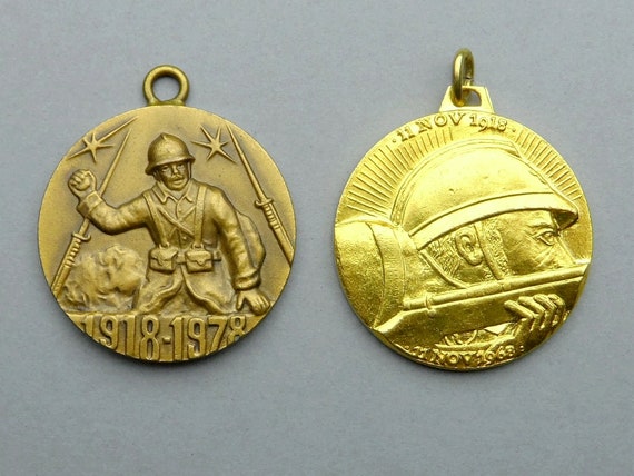 Adrian Helmet, WWI French Patriotic Medal. 1918 -… - image 1