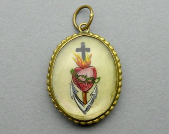 Theologische Tugenden, Kreuz, Anker, Herz. Handbemalt auf Perlmutt. Antiker religiöser Anhänger.