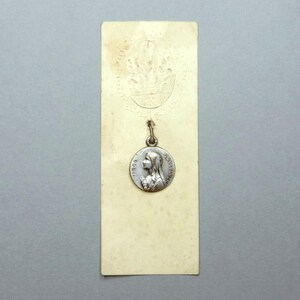Heilige Maagd Maria. Paray le Monial, reissouvenirkaart. Antieke religieuze hanger. Grote medaille.
