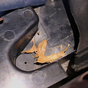 Mazda Miata &#39;90-&#39;05 Rear Rain Rail Drain Guard