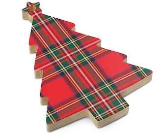 Könnte beinhalten: Ein hölzerner Weihnachtsbaum-Anhänger mit rotem und grünem Karomuster.