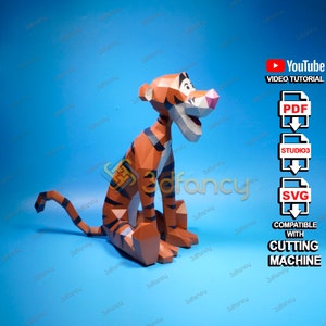 Low poly Tigger Sit 3D Papercraft PDF, modello SVG per creare una tigre 3D per l'arredamento della cameretta dei bambini, regali fai da te per bambini, progetti Cricut 3D