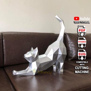 Modello PDF fai da te di carta per allungare il gatto, modello SVG per creare carta per gatti low poly, file 3d svg di sculture origami di animali per cricut