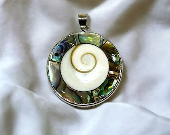 Pendant in Saint Lucia's Eye and abalone in natural stone