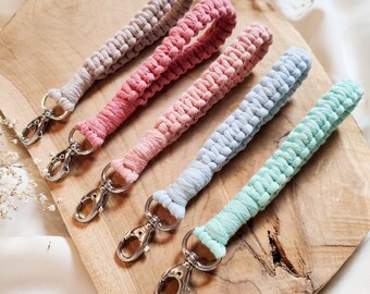 Macrame keychain "Loop"