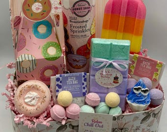 Ladies BIRTHDAY Spa Gift Box | Pamper Hamper For Her | Novelty "Donut" Soap | Bath Bomb | Bath Cocktail Bar | Bath Tea Bags