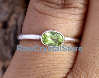 Naturlig peridotring i sterlingsilver: Boho horisontell design