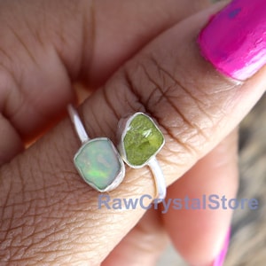 Roher Peridot Ring, Roher Opalring, Roher Heilkristall-Ring, Sterling Silber Ring, Frauen Silber Ring, Doppelstein Ring, Opal einstellbarer Ring