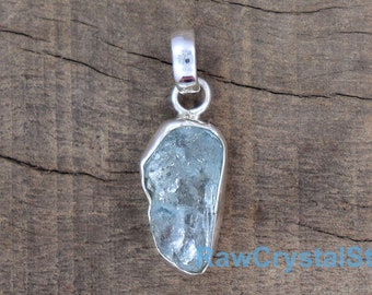 Raw Aquamarine Pendant, 925 Sterling Silver Pendant,Raw Stone Pendant, Uncut Raw Crystal Charm Pendant Necklace, Healing Aquamarine Necklace
