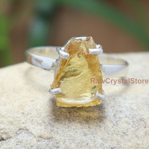 Bague de citrine brute, bague en argent de citrine, bague en argent 925, bague de cristal de guérison pour femmes en pierre brute, bague d’anniversaire à broche, bague en pierre précieuse non taillée