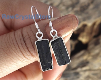 Örhängen i sterlingsilver med råa svarta turmaliner, örhängen i helande kristall