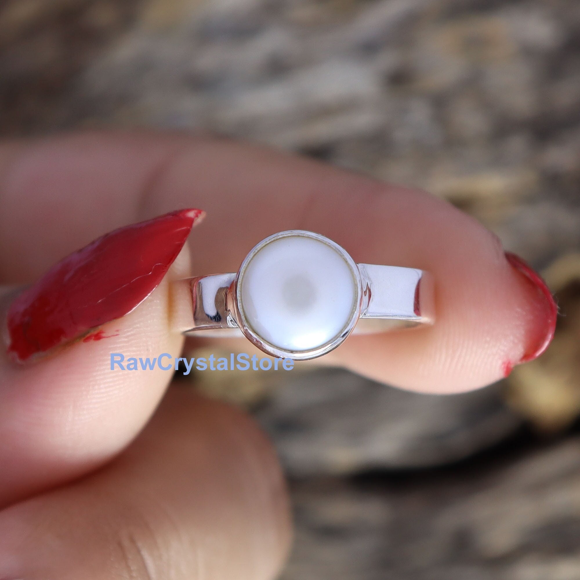 【TODAYFUL】Skinny Pearl Ring The Skinny Pearl Ring – Flecked with Gold