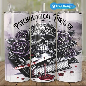 Puede incluir: Un vaso blanco con una ilustración en blanco y negro de una calavera con un cuchillo y rosas. El texto "Psychological Thriller Book Club" está impreso en el vaso.