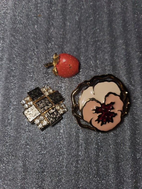 Lot of 3 Vintage Pins