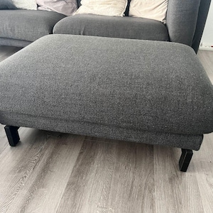 Funda para reposapiés NOCKEBY, hecha a mano con múltiples opciones de color y tela. Hecha a medida para adaptarse al reposapiés Nockeby.