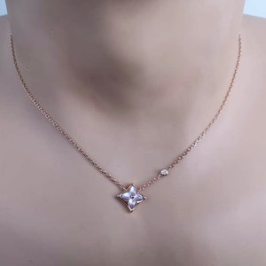 Louis Vuitton Grey 18K Diamond & Mother of Pearl Blossom Bb Star Pendant Necklace