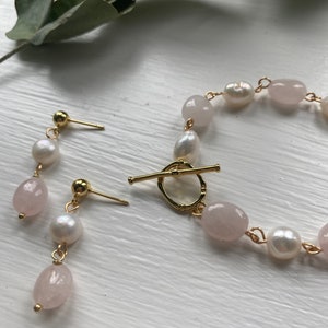 Rose Quartz & Freshwater Pearl Bracelet Gold Plated Toggle Clasp multicolor beaded bracelet, Gift for Her, Wedding jewelry, mixed gemstone image 3