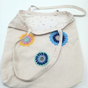 Bestickte Tasche mit süßen Stickereien , Handtasche ,Tragetasche, Muttertagsgeschenk Mama, Hochzeit, Geburtstag
