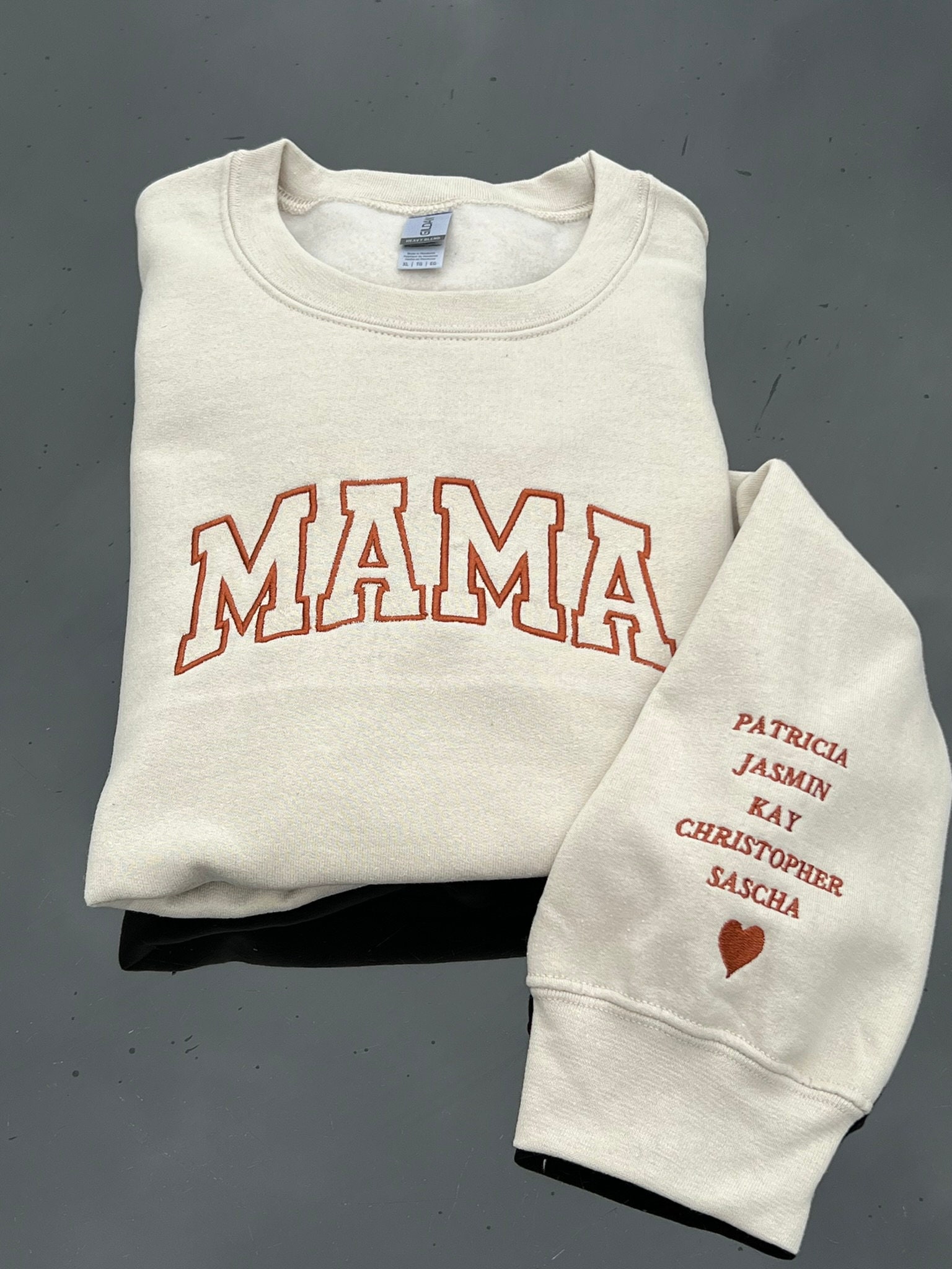 Personalized mom sweater | Mother's Day gift | Sweatshirt with child's name on the sleeve | Mother's Day gift, birthday gift for mom