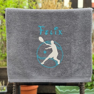 Personalisiertes Handtuch für Tennis-Spieler | Individuelles Tennis Spieler Handtuch bestickt mit Namen | Tennis Geschenk Tennis Duschtuch