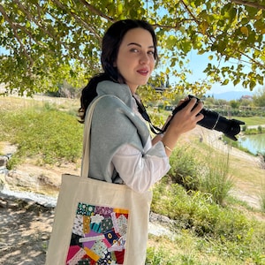 Handgemachte, nachhaltige, bestickte, Tasche mit Patchwork aus upcycling Material, Handtasche