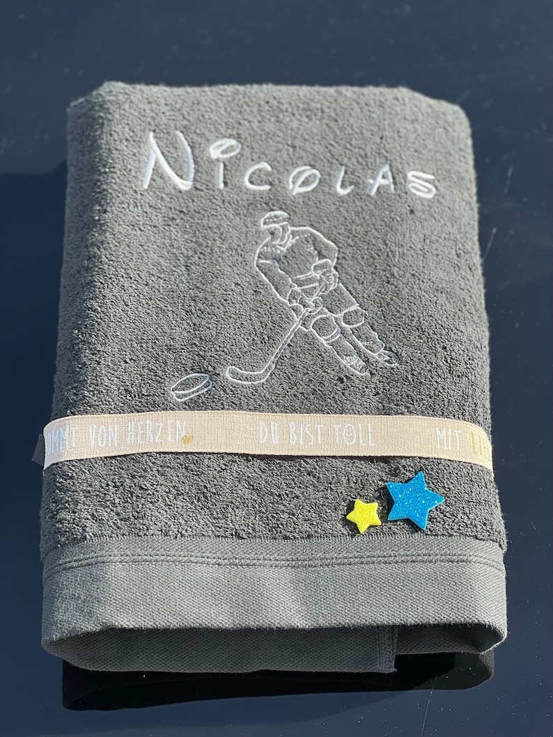 Personalisiertes Eishockey Handtuch/Duschtuch mit Namen - Geschenk für Spieler & Trainer - Besticktes Sporttuch