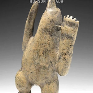 Orso danzante da 9&quot; di Moe Pootoogook *Rejoice* Scultura Inuit in pietra ollare originale Inuit in pietra serpentina intagliata Nuovo regalo canadese Marrone