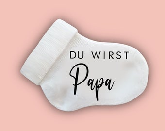 Baby Schwangerschaftsverkündung Schwangerschaft Neugeborenes Söckchen Socken personalisiert Papa Mama Patentante Patenonkel Oma Opa Gamer