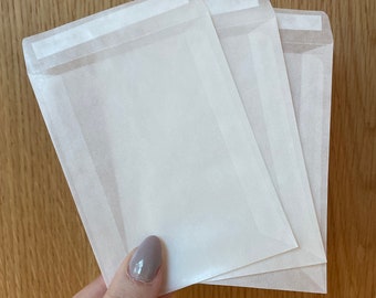 Set of 25, 50 or 100 Glassine envelope peel & seal. Perfect for DIY Wax melts, seeds, wedding favour, confetti bags. 117 x 89mm