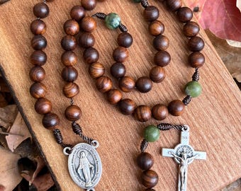 Rosario católico de palisandro con cuerda, madera, duradero, medalla milagrosa, crucifijo de San Benito, hecho a mano, terroso