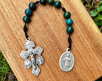 San Juan Apóstol, Evangelista, Rosario católico, Patrono de los escritores, la amistad, los pintores, lo hecho a mano, la piedra y el cordón.