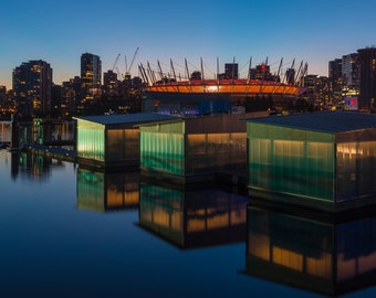Urban Boathouses, BC Place Stadium y Vancouver BC Canada Skyline At Night From False Creek - Fine Art Photography Prints, Canvas, Metal