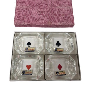 Posaceneri in Vetro Raffiguranti Semi Carte da Gioco 4PZ + Scatola – AUC6911
