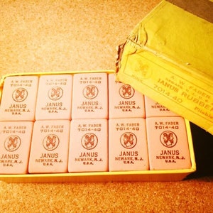 Caixa com 40 borrachas Faber da década de 1950 – AUC510