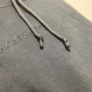 Sweat à capuche pour hommes, Coordonnées Stick noir , sweat à capuche pour hommes personnalisé et brodé Schwarz