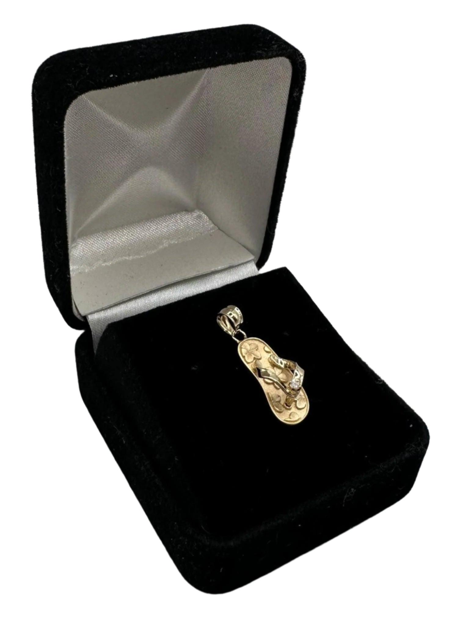 14k Yellow Gold Diamond-Cut Sandal Pendant  1.6 Grams