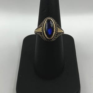 10k Yellow Gold Elongated Blue Stone Ring – Size 7
