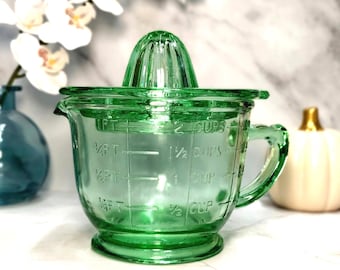 Juicer Reamer Glass Measuring Cup, Green, 2 Cup - Depression Style, Vintage Style Farmhouse Kitchen Gift, Cooking, Mixing Bowl, Retro Decor