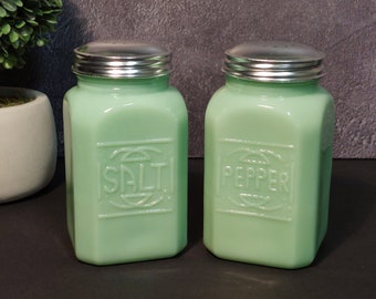 Jadeite Green Glass Salt & Pepper Shaker Set, LRG - Depression Style Glass, Vintage, Milk Glass, Retro, Farmhouse Kitchen, Jade Jar, Cooking