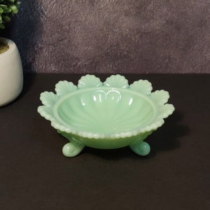 Jadeite Green Depression Style Glass 3 Footed Berry Bowl, Scalloped Rim, Klondyke Pattern - Vintage, Kitchenware, Dish, Vase, Farmhouse