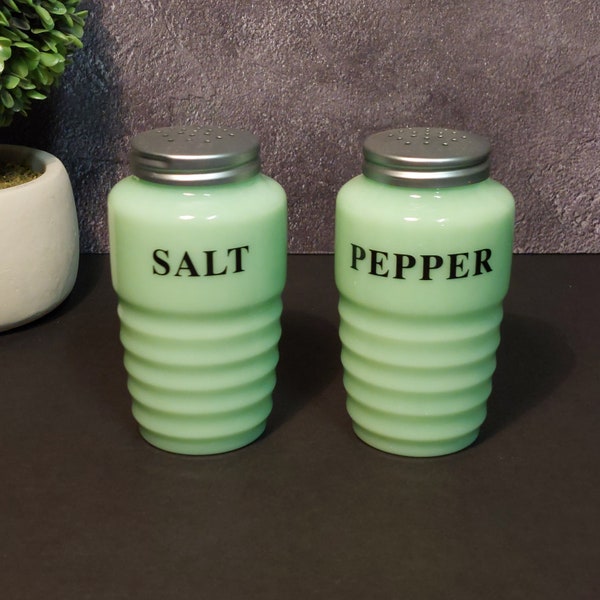 Jadeite Depression Style Glass Ribbed Beehive Salt & Pepper Shaker Set - Vintage, Art Deco, Milk Glass, Farmhouse, Retro Home Decor, Cooking