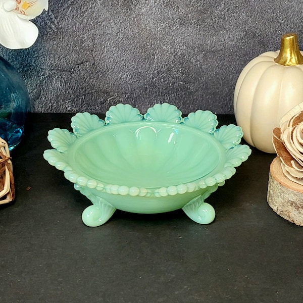 Cuenco de bayas estilo depresión de vidrio de jadeíta verde, con tres patas y borde festoneado, diseño Klondyke, estilo vintage, para cocina, plato y jarrón, estilo rústico.