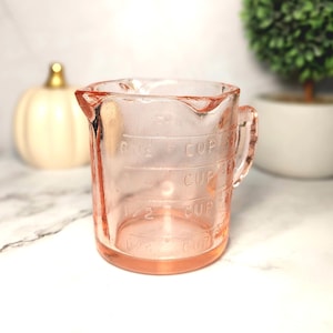 Pink Amber Glass Measuring Cup, Depression Style, Vintage Style Kitchen, Farmhouse Decor, Retro Cooking, Kitchenware, Mom Gift, Country Home Bild 3