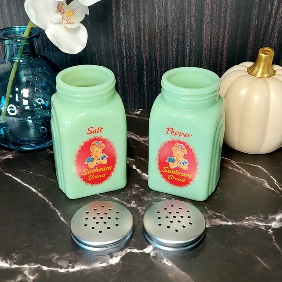 【期間限定送料無料】 Bread Sunbeam Glass Jadeite Salt Set Shaker Pepper & アンティーク雑貨