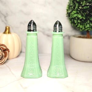 Jadeite Glass Salt & Pepper Shaker Set, Floral Eiffel Tower - Depression Style Glass, Vintage Style Retro Kitchen Decor, Jade Milk Glass